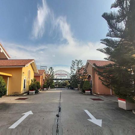 Windsor Resort Лопбури Экстерьер фото