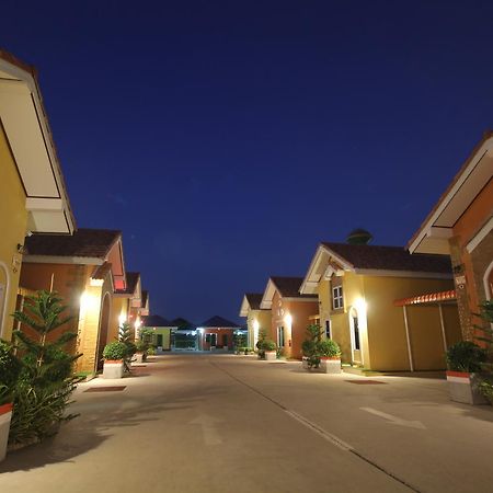 Windsor Resort Лопбури Экстерьер фото